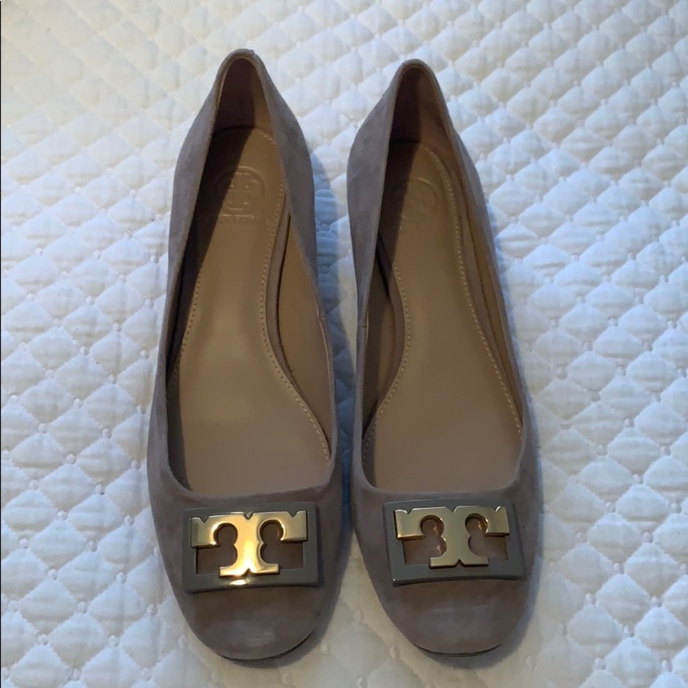 Never worn grey suede Tory Burch logo pumps.